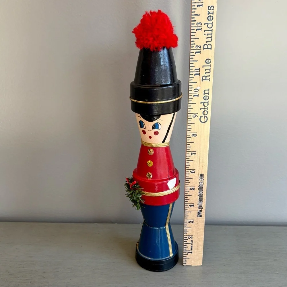 VTG Handcrafted Nutcracker Christmas Painted Ceramic Pots Wreath Holiday 13.5